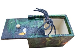 Etnoria Dekupaž kutija sa paukom – ručni rad sa amazonskim motivima, poklon iznenađenja - Paučica