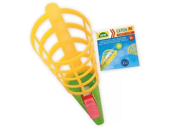 Lena Igračka uhvati lopticu