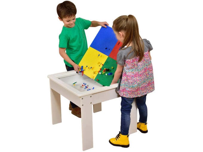 Kinder home Dečiji sto sa 2 stolice, dvostrani, drveni set za učenje, crtanje, pisanje, slaganje konstruktora tipa LEGO - BELO/SIVA