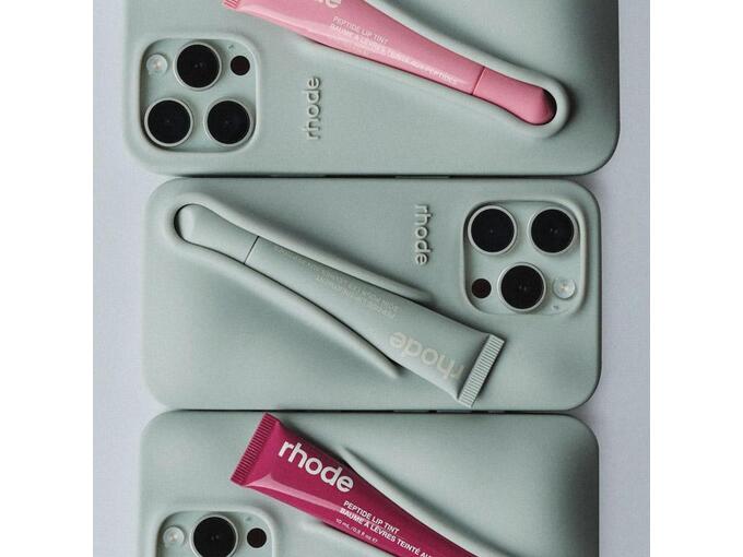 Maska za iPhone 17 Pro Max peach pit Rhode LIP CASE + LIP TINT